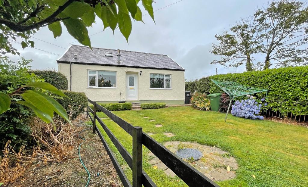 Gwalchmai, Holyhead, Anglesey, LL65 1 bed bungalow £180,000