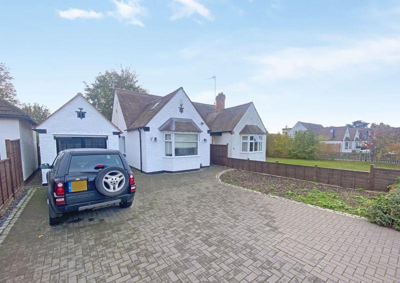 Loxley Road, StratfordUponAvon 3 bed semidetached bungalow for sale £580,000