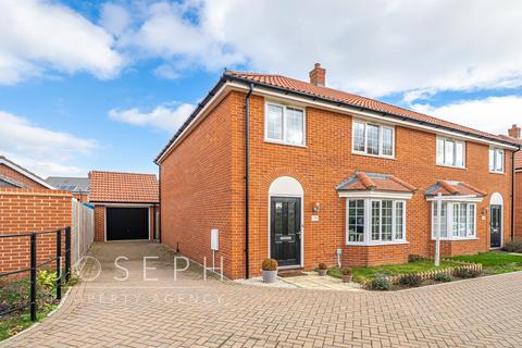 78 Abbott Way, Holbrook, Ipswich, IP9 2FF