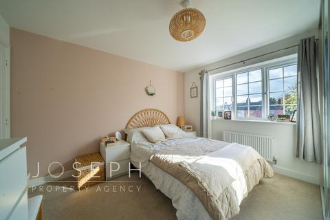 78 Abbott Way, Holbrook, Ipswich, IP9 2FF