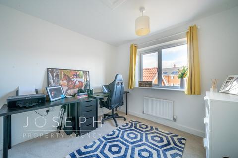 78 Abbott Way, Holbrook, Ipswich, IP9 2FF