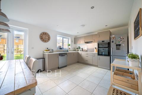 78 Abbott Way, Holbrook, Ipswich, IP9 2FF