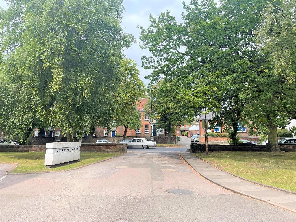 Viceroy Court, Dunstable, Bedfordshire, LU6 3HP 1 bed apartment £70,000