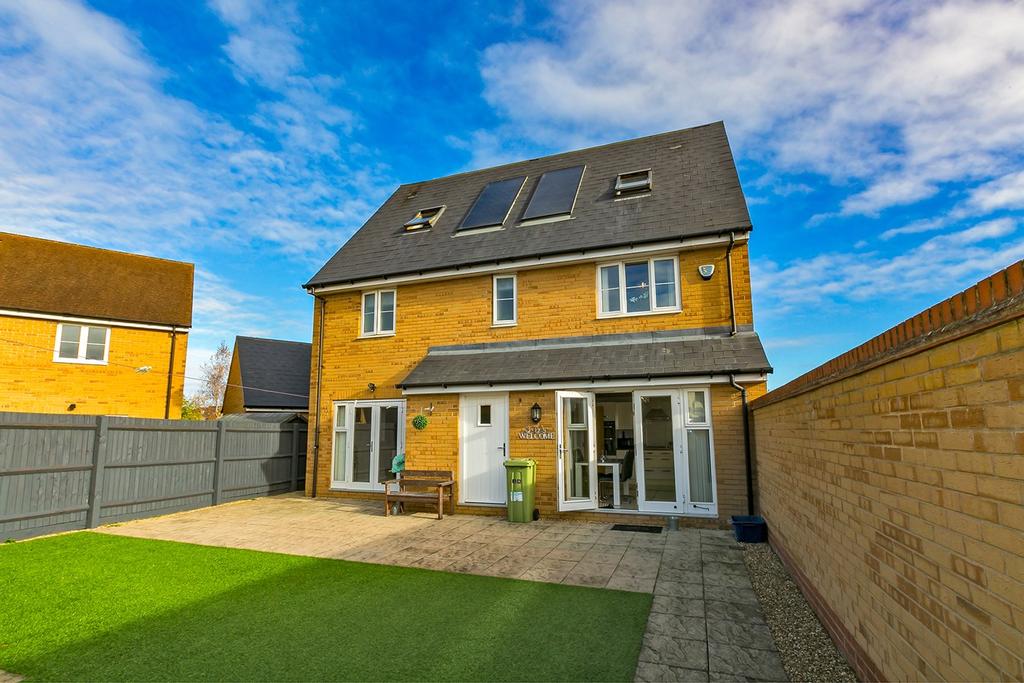 Trafalgar Drive, Brooklands, Milton Keynes, MK10 5 bed detached house