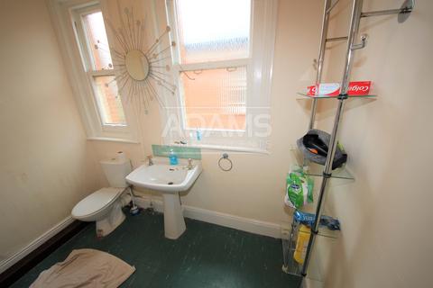 3 bedroom flat to rent - Richmond Wood Road, Charminster, Bournemouth