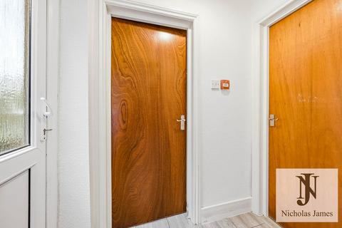 Studio to rent, Carlingford Road, Turnpike Lane, London, N15