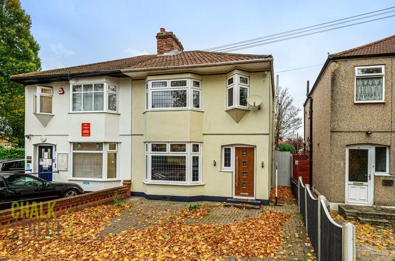 Suttons Avenue, Hornchurch, RM12 3 bed semidetached house £475,000