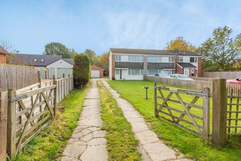 3 bedroom end of terrace house for sale - London Road, Bicester