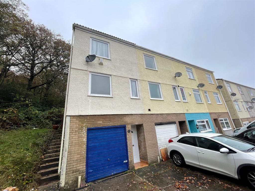 Hillrise Park, Clydach, Swansea 2 bed semidetached house £85,000