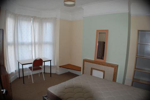 5 bedroom house to rent - Walmsley Road, Leeds LS6