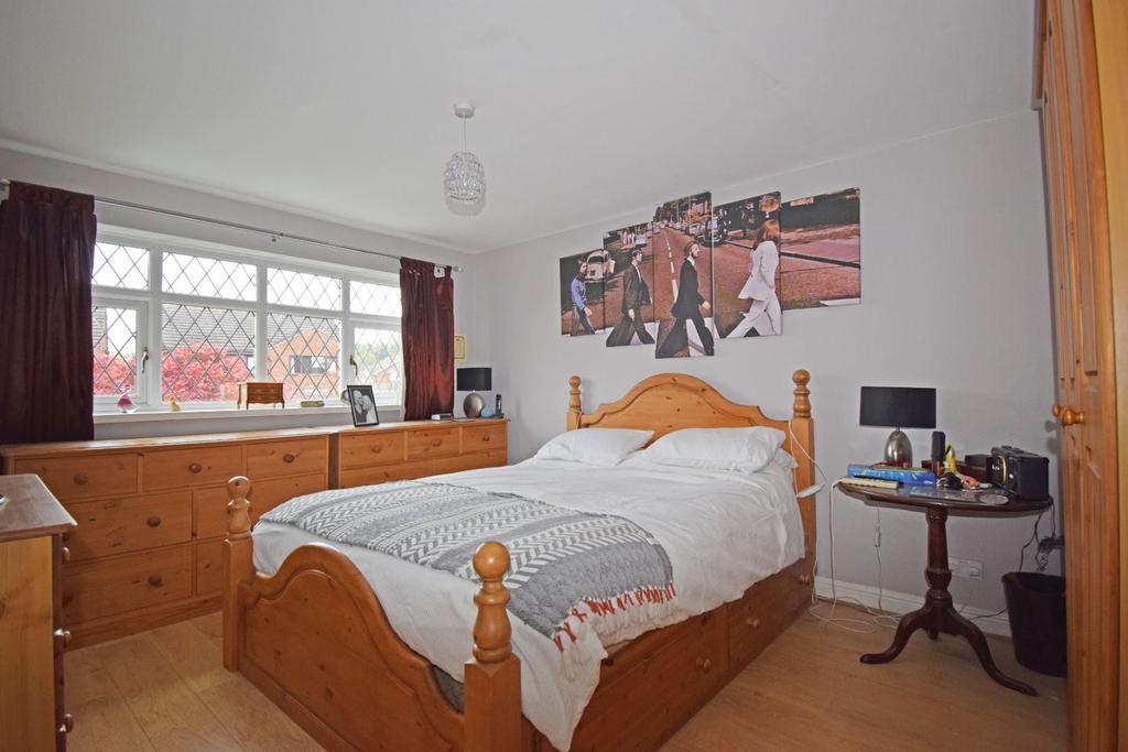 3 Riverside Way, bed 1.jpg