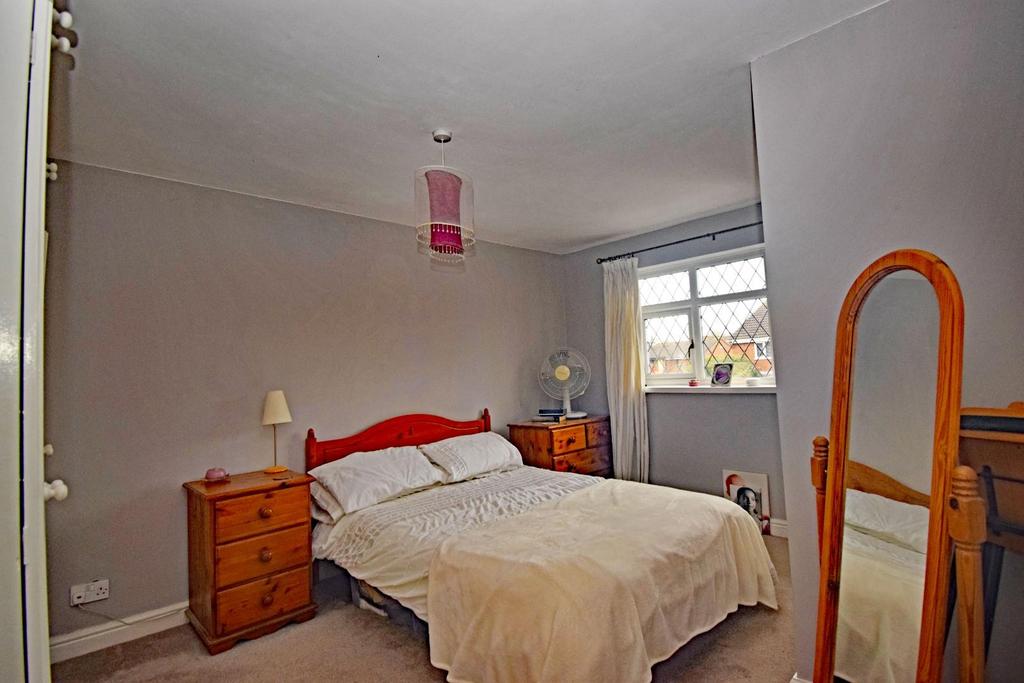 3 Riverside Way, bed 2.jpg