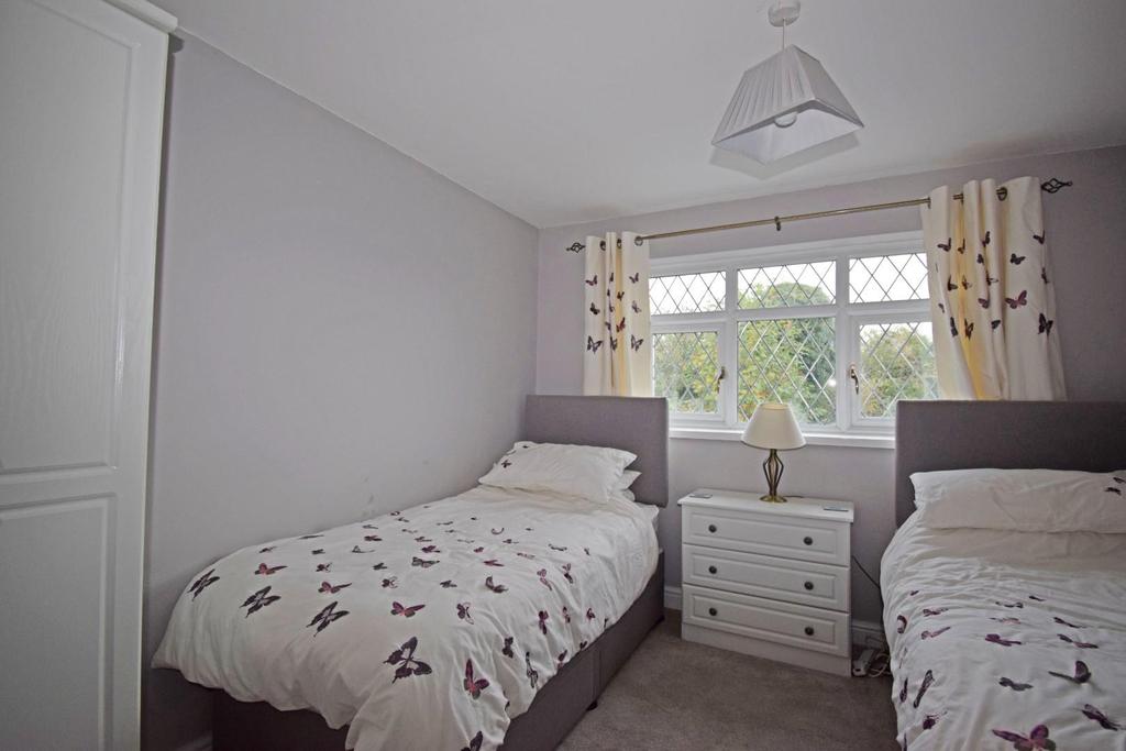 3 Riverside Way, bed 3.jpg
