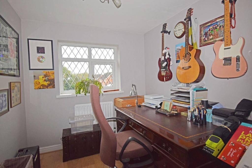 3 Riverside Way, bed 4.jpg
