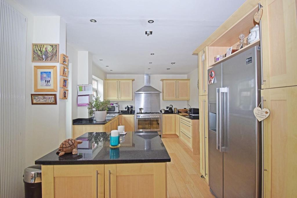 3 Riverside Way, kitchen 1.jpg