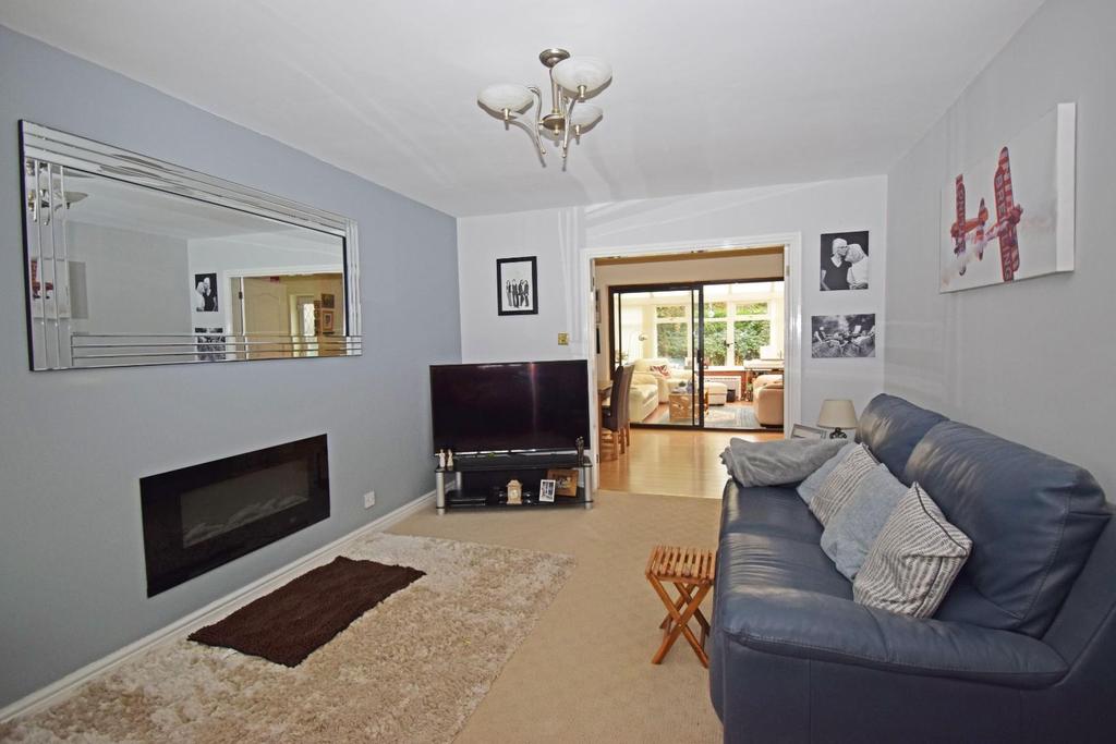 3 Riverside Way, lounge 2.jpg