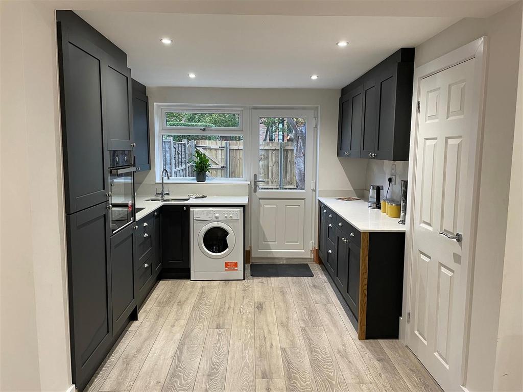 Ditmas Avenue, Anlaby Common, Hull 2 bed terraced house £135,000