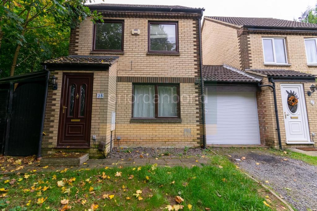 Ecton Park Road, Ecton Brook, Northampton, NN3 3 bed detached house £