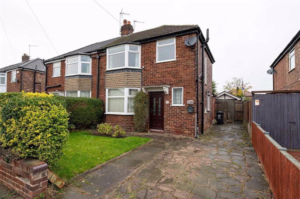 Thirlmere Road, Crewe, Cheshire 3 bed semidetached house £160,000