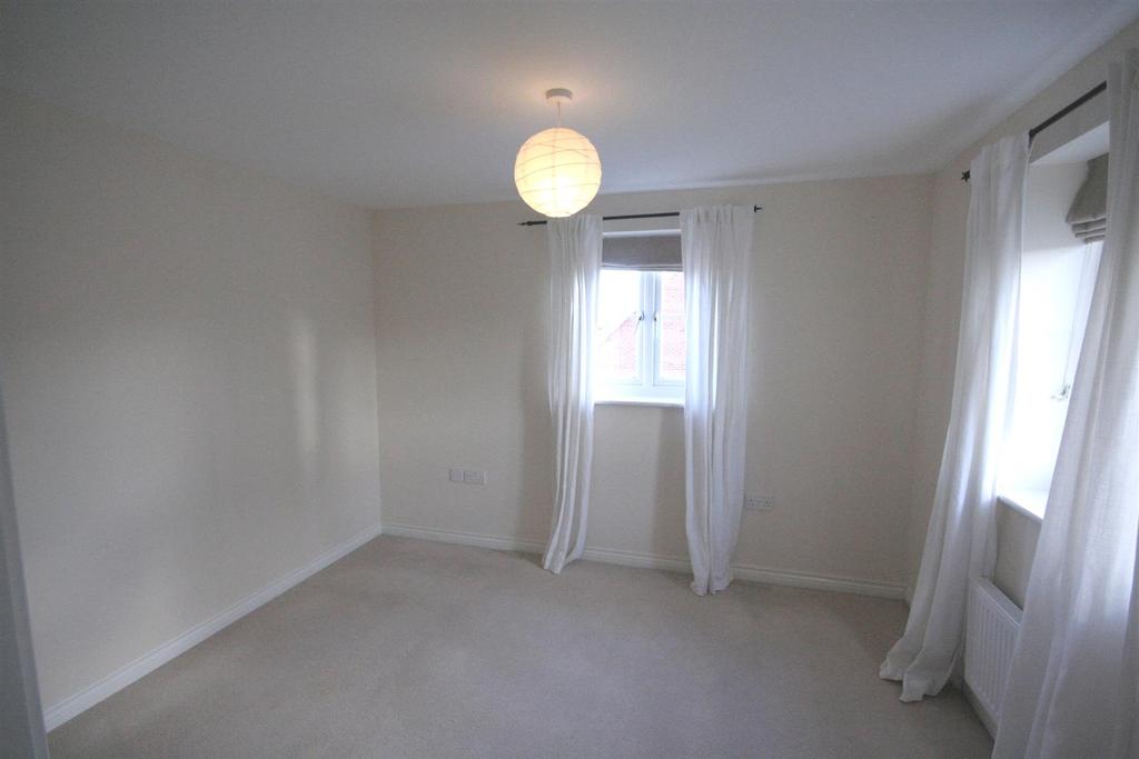 The Crescent, Salisbury 4 bed townhouse £1,550 pcm (£358 pw)