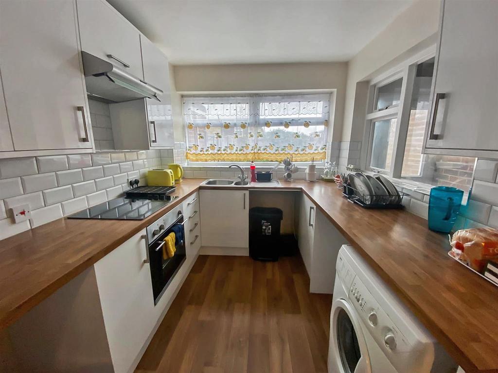 Brade Drive, Walsgrave, Coventry... 3 bed terraced house £895 pcm (£