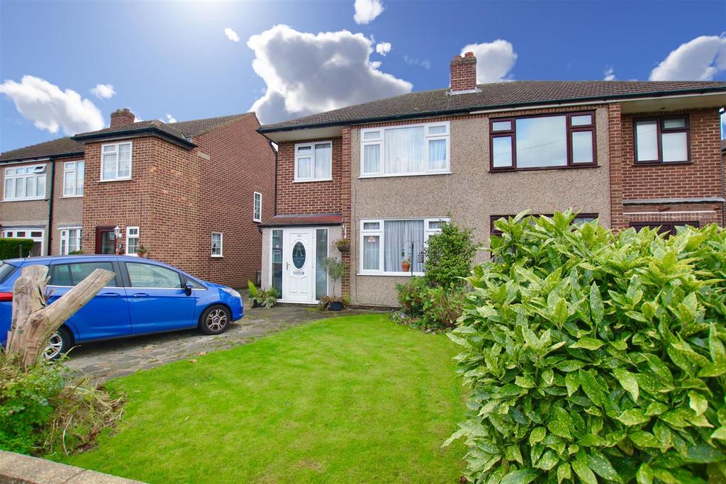 Bullwell Crescent, Cheshunt 3 bed semidetached house £485,000