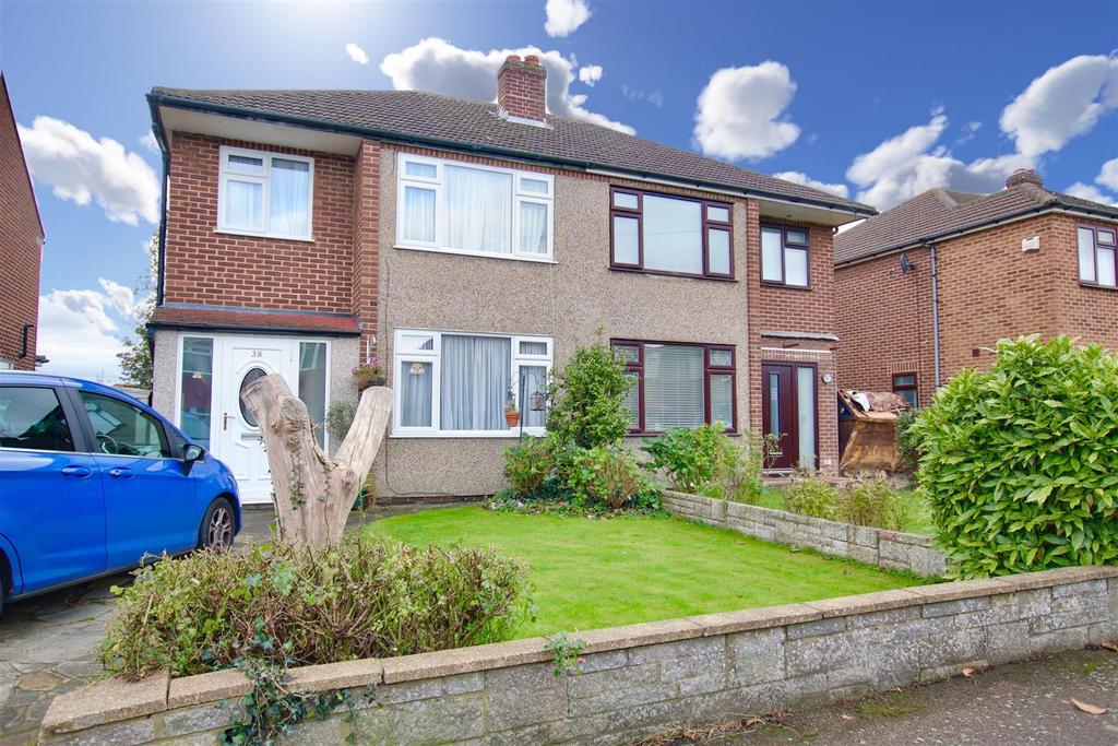 Bullwell Crescent, Cheshunt 3 bed semidetached house £485,000