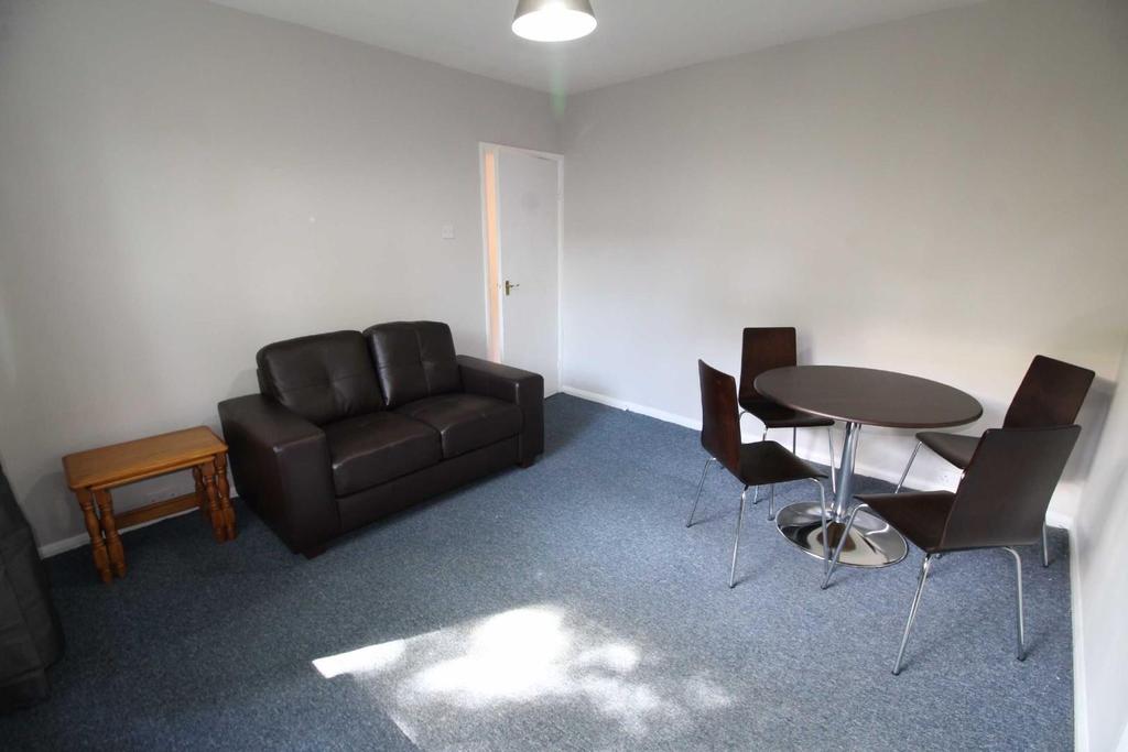 Carlton Road, Whalley Range 1 bed flat £575 pcm (£133 pw)