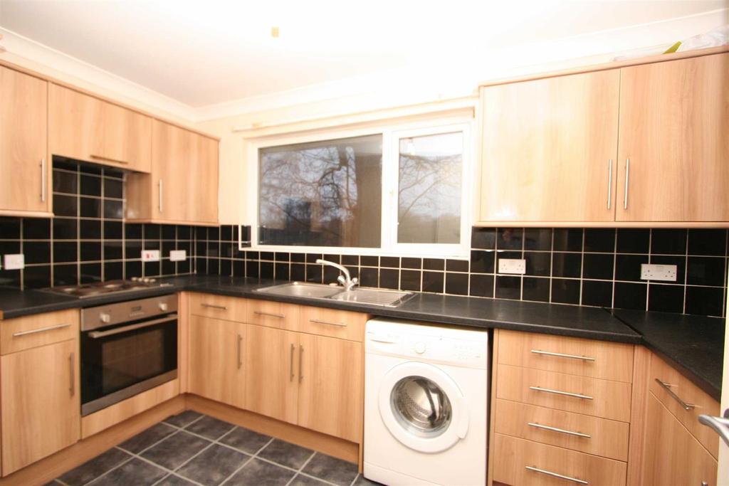 Ashdown Road, Hiltingbury, Chandlers Ford 2 bed £820 pcm