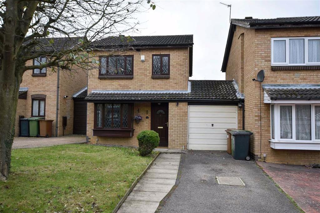 Weldon Close, Wellingborough 3 bed link detached house £1,000 pcm (£