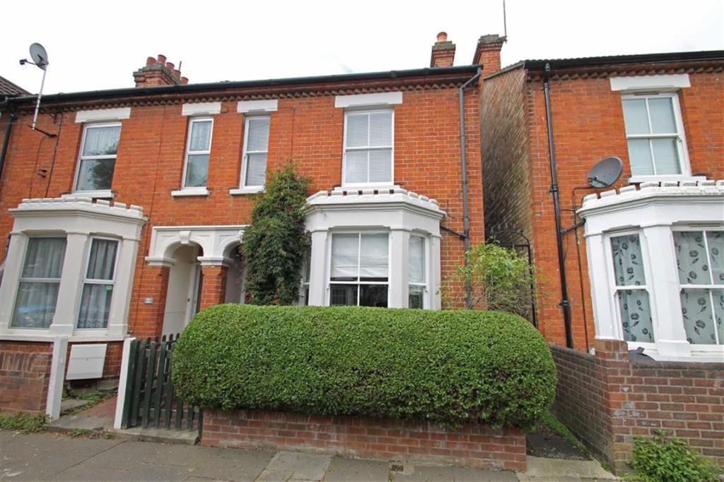 Dudley Street, Bedford 3 bed semidetached house £1,250 pcm (£288 pw)