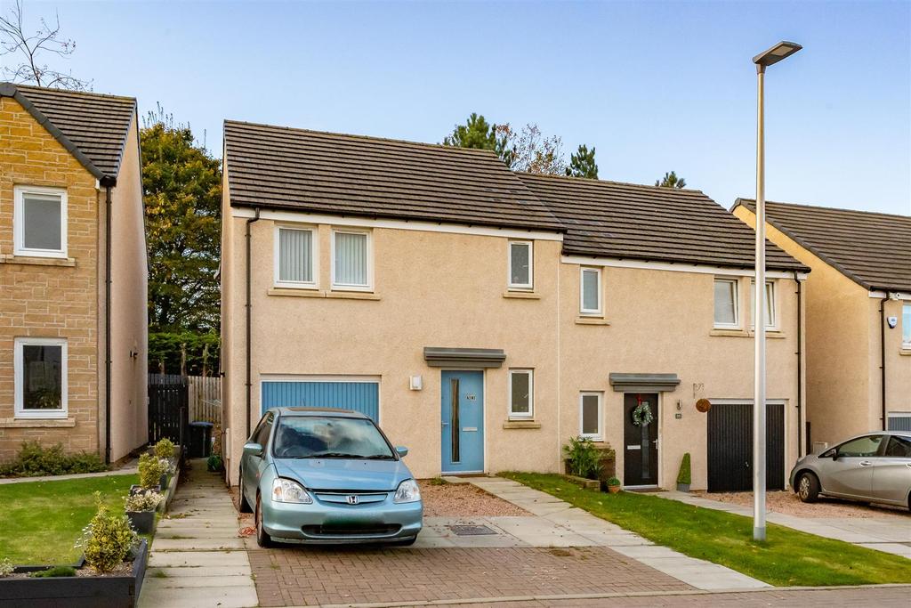 Bell Gardens, Perth 3 bed semidetached house £200,000