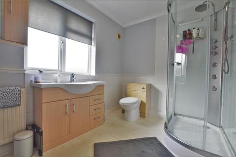 14 Azalea Way, George Green, Slough, SL3 6RN
