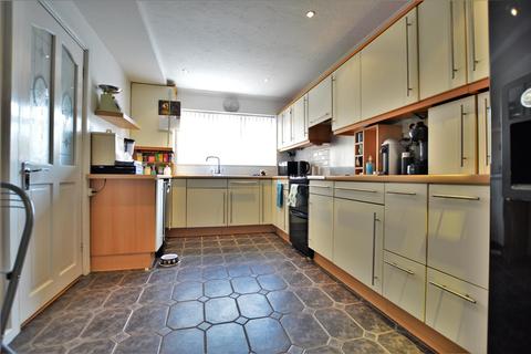 14 Azalea Way, George Green, Slough, SL3 6RN