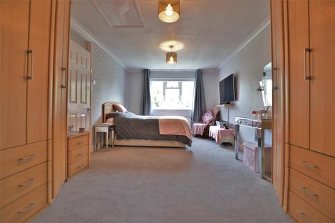 14 Azalea Way, George Green, Slough, SL3 6RN