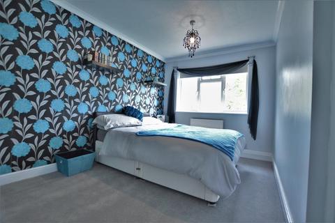 14 Azalea Way, George Green, Slough, SL3 6RN