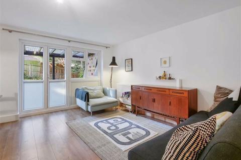 1 Rushden Close, London, SE19 3QB