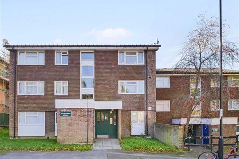 1 Rushden Close, London, SE19 3QB