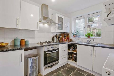 1 Rushden Close, London, SE19 3QB