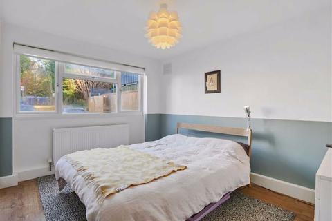 1 Rushden Close, London, SE19 3QB