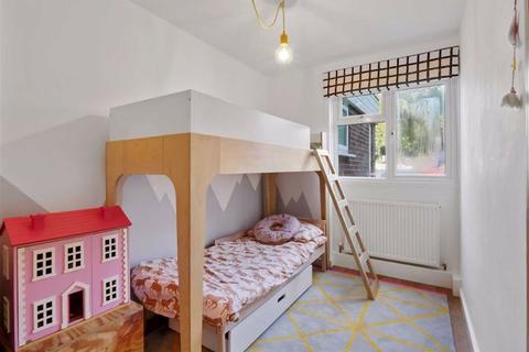1 Rushden Close, London, SE19 3QB