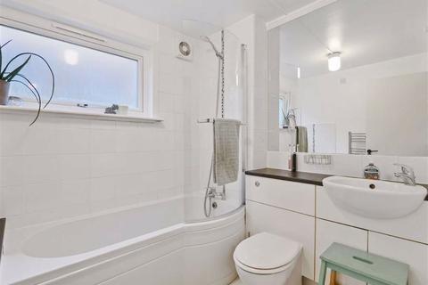 1 Rushden Close, London, SE19 3QB