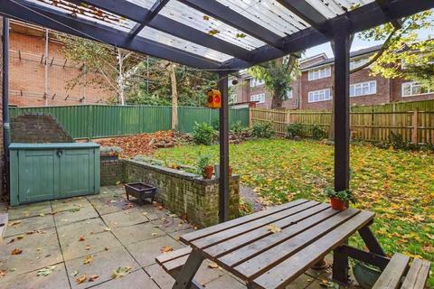 1 Rushden Close, London, SE19 3QB