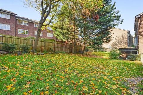 1 Rushden Close, London, SE19 3QB