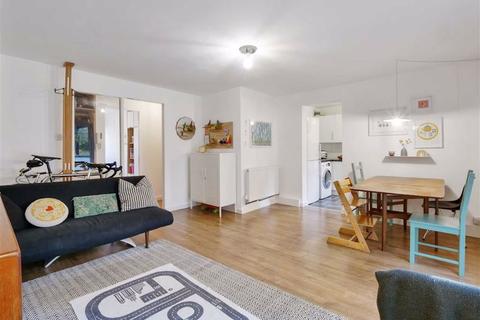 1 Rushden Close, London, SE19 3QB