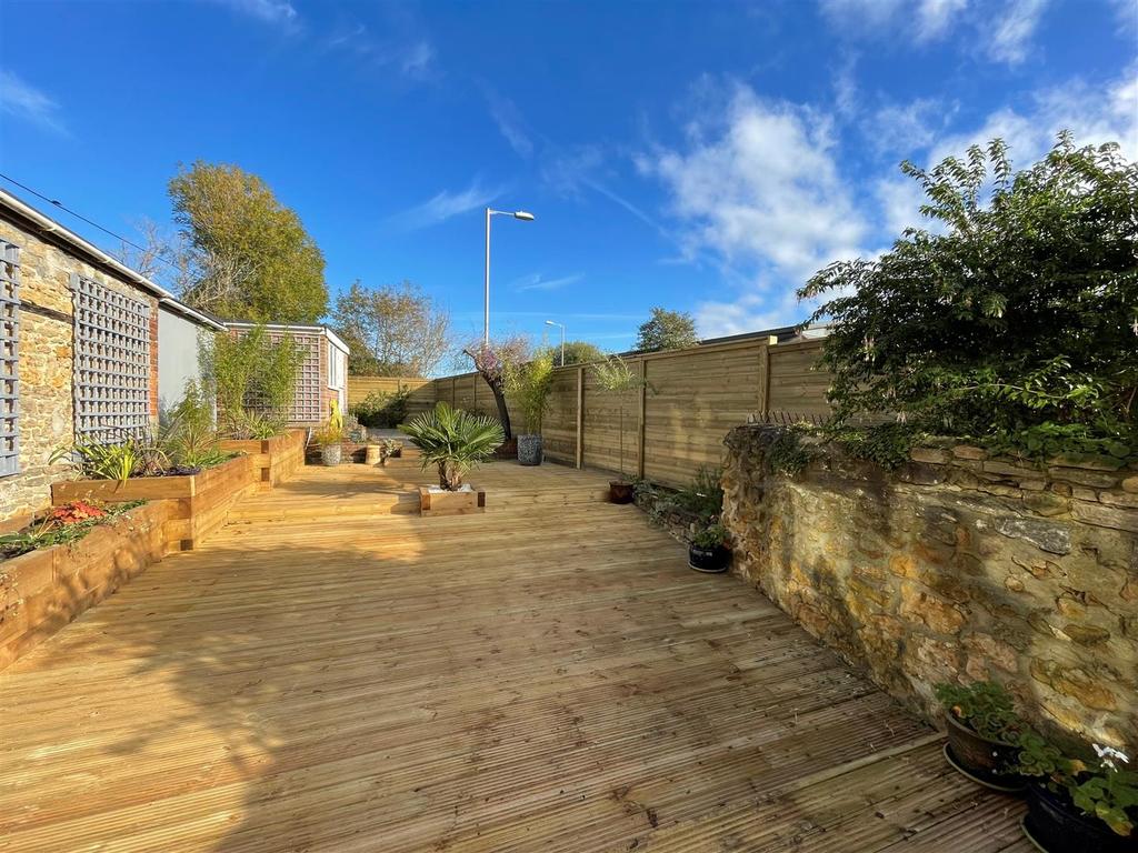 St. Andrews Road, Bridport 4 bed terraced house £420,000
