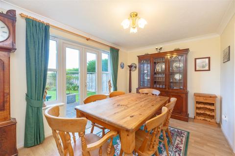 30 Hawthorn Drive, Uppingham, Oakham, LE15 9TA