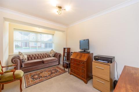 30 Hawthorn Drive, Uppingham, Oakham, LE15 9TA