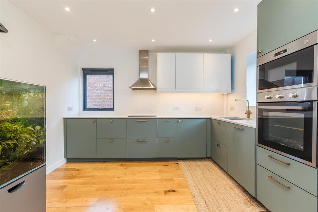 Westfield Crescent, Brighton 3 bed semidetached house £500,000