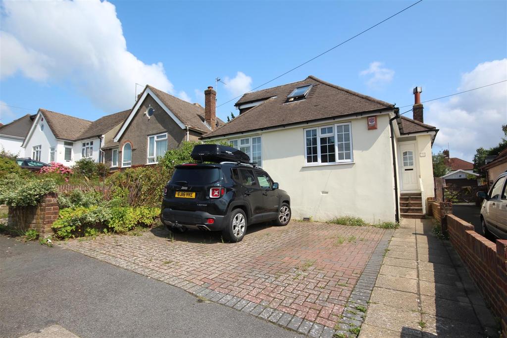 Solway Avenue, Patcham, Brighton 3 bed detached bungalow £1,695 pcm